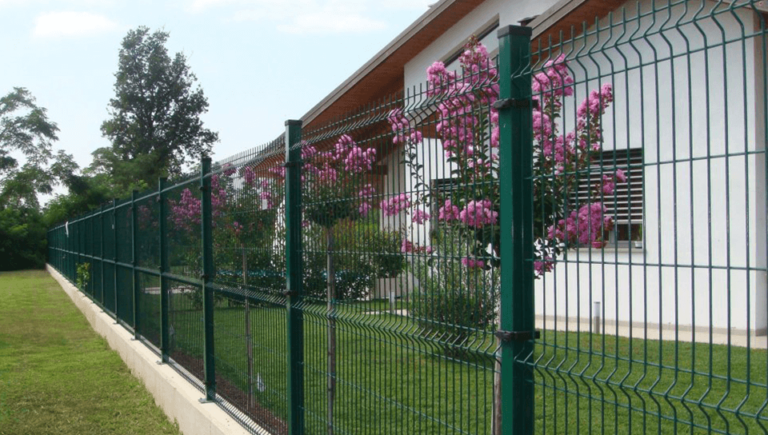 what-to-consider-when-choosing-a-garden-fence