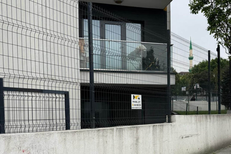 different-types-of-panel-fences-and-their-features